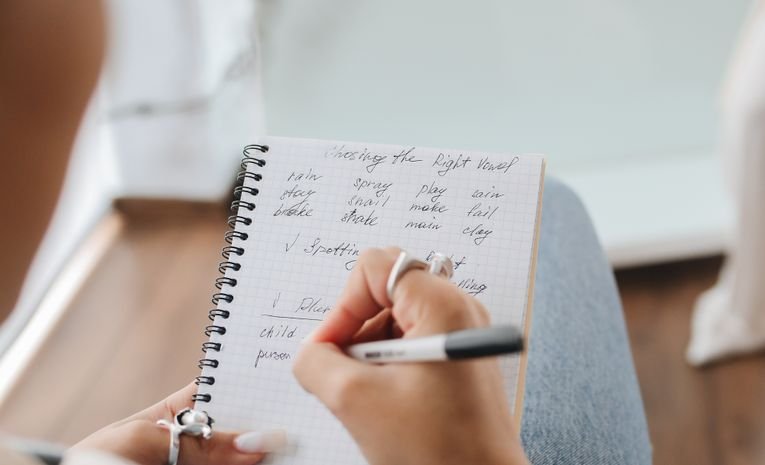 How to Write a GCSE English Essay: Structure, Tips and Examples